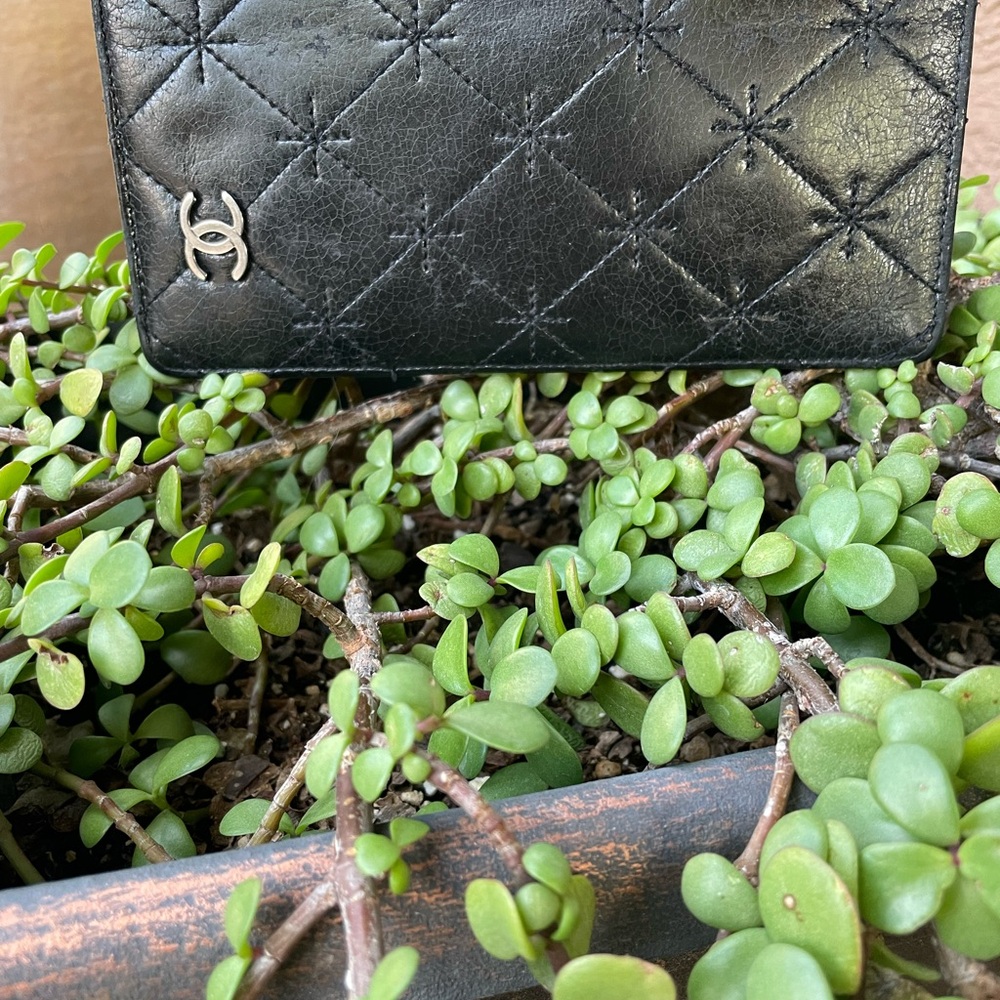 CHANEL Black Quilted Leather Card Holder
